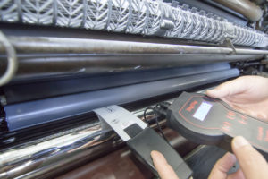 印刷機械のローラー間の圧